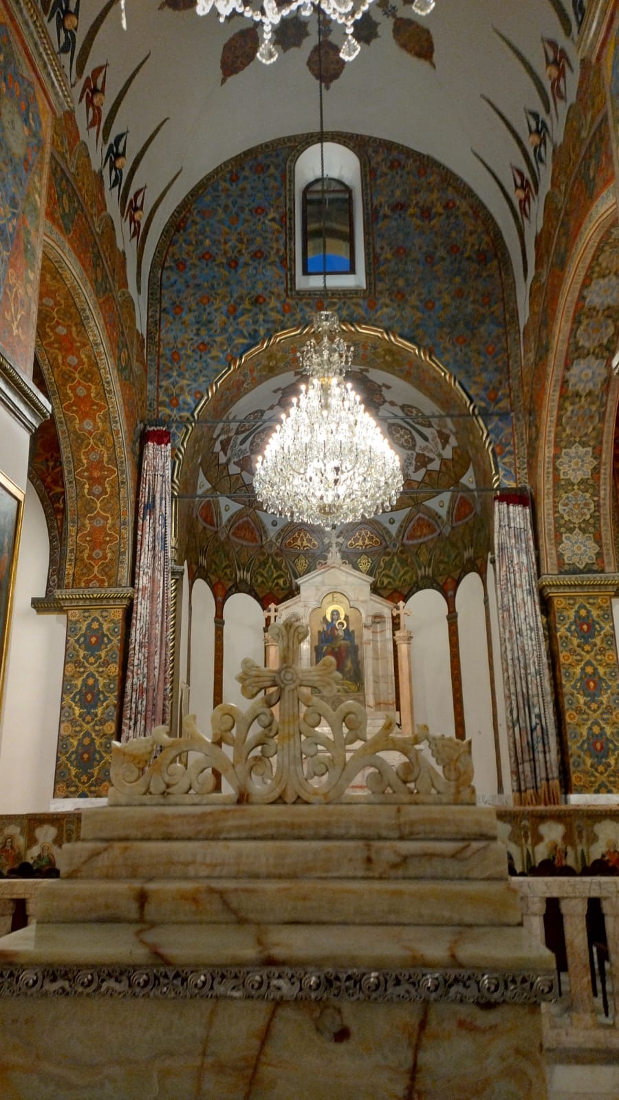 catedral Etchmiadzin interior renovado